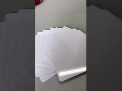 Επίδραση κάρτας, επικαλυμμένη με γυαλιστερή πλάκα