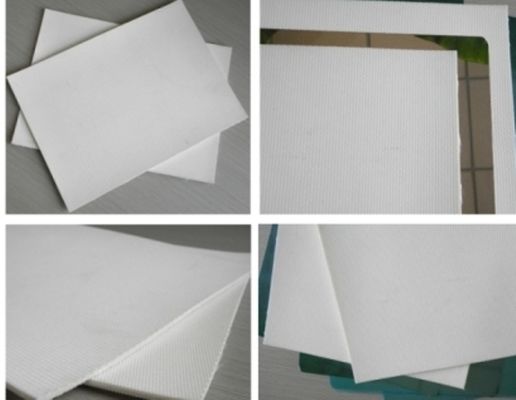 Επένδυση έξυπνης κάρτας με άνετα μαξιλαράκια από τσόχα με φινίρισμα μάλλινης επιφάνειας και μαύρο υλικό σιλικόνης στη μέση