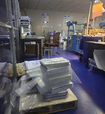 Λευκό έντυπο φύλλο PVC με ισχυρή αντοχή στην απολέπιση για εικόνες υψηλής ανάλυσης και προσαρμοσμένα μεγέθη