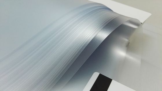 Το ανώτερο υλικό πλαστικό καρτών PVC γήρανσης έντυσε την ταινία επικαλύψεων για την παραγωγή έξυπνων καρτών
