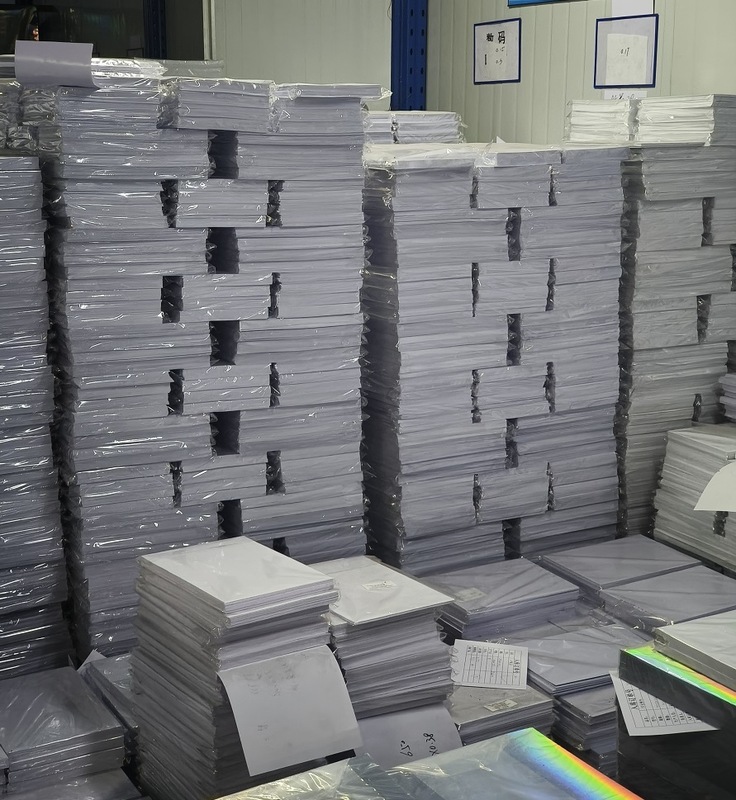 Λευκό έντυπο φύλλο PVC με ισχυρή αντοχή στην απολέπιση για εικόνες υψηλής ανάλυσης και προσαρμοσμένα μεγέθη